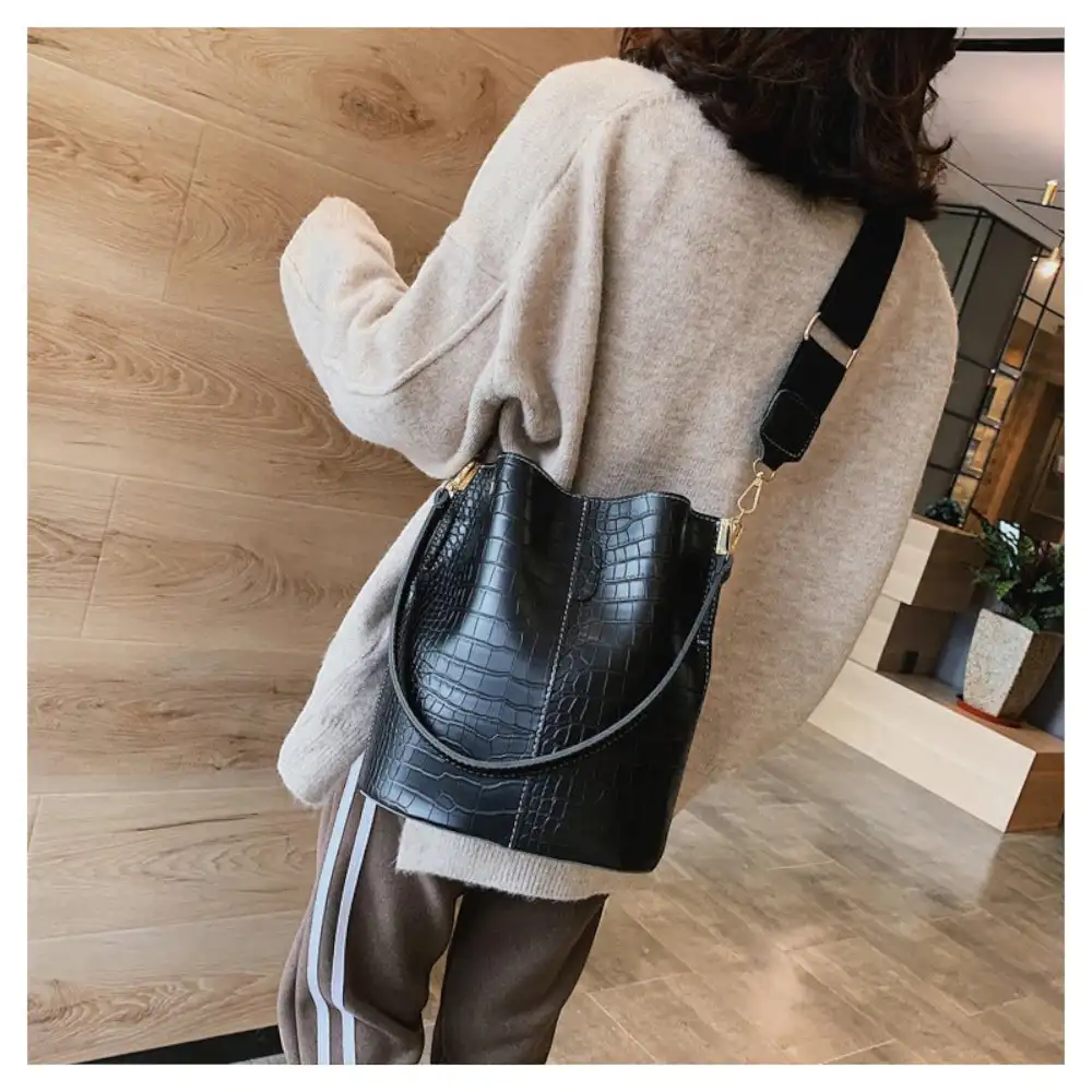 Sac seau en simili cuir