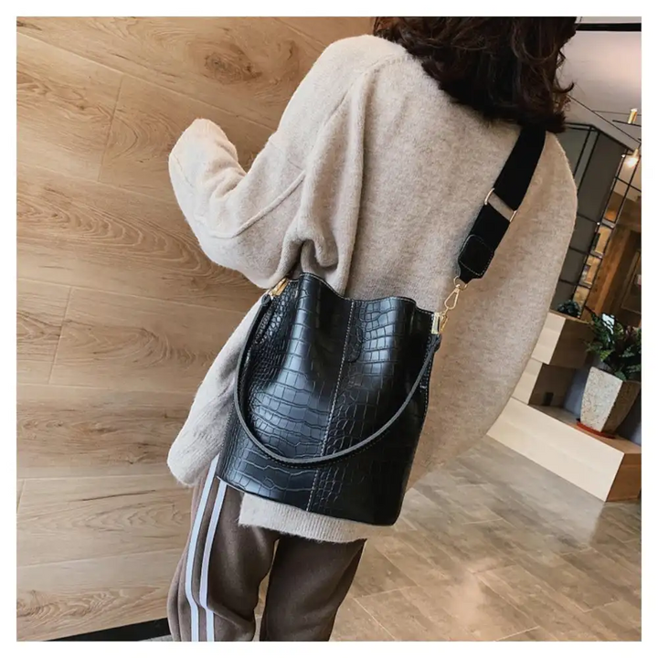 Sac seau en simili cuir