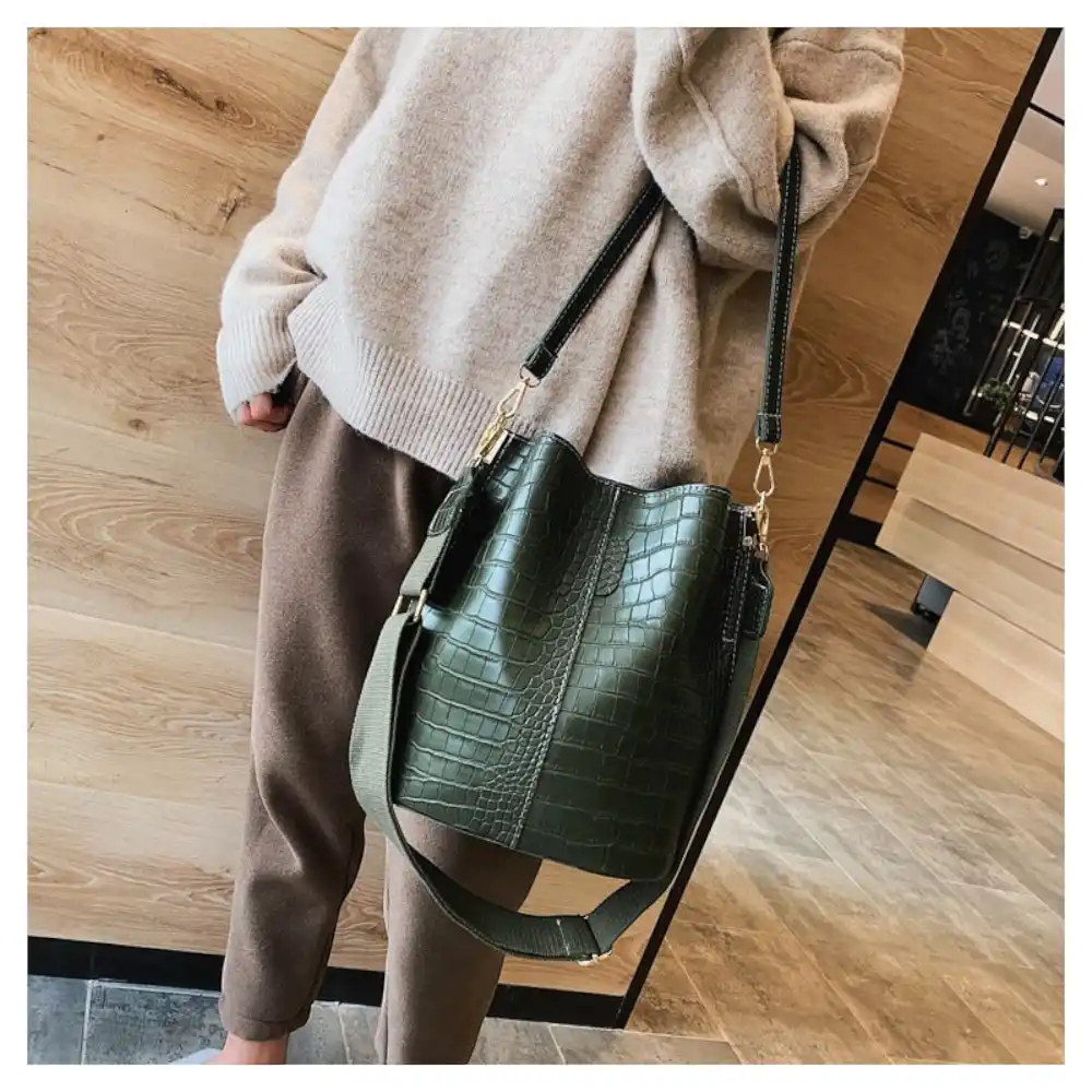 Sac seau en simili cuir