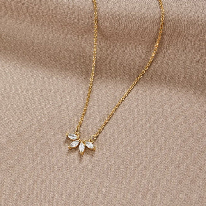 Collier Feuille en Cristal